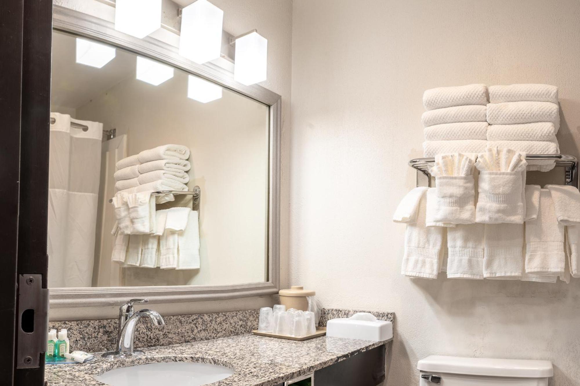 Quality Inn Milan-Sandusky Екстер'єр фото
