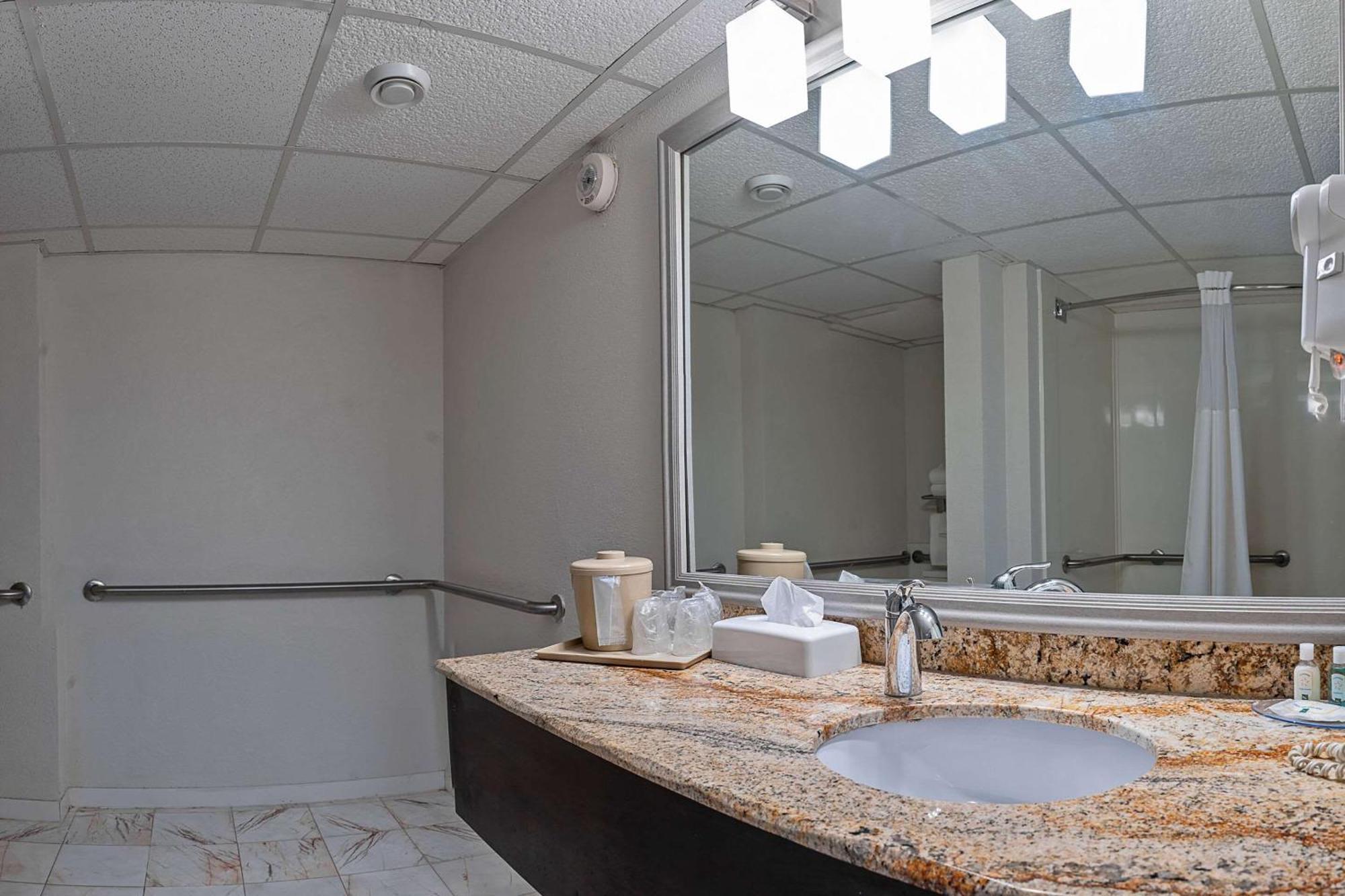 Quality Inn Milan-Sandusky Екстер'єр фото